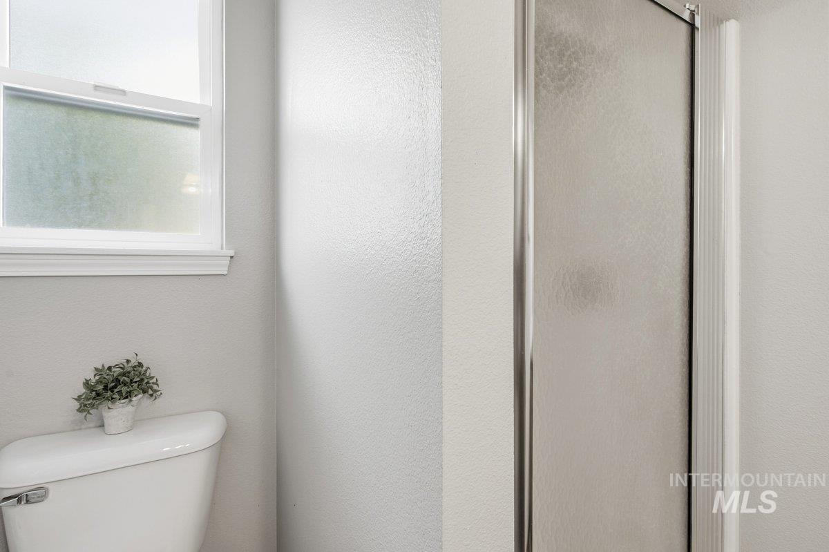 3308 Robinhood Loop, Nampa, Idaho 83687, 3 Bedrooms, 2 Bathrooms, Residential For Sale, Price $350,000, 98982400