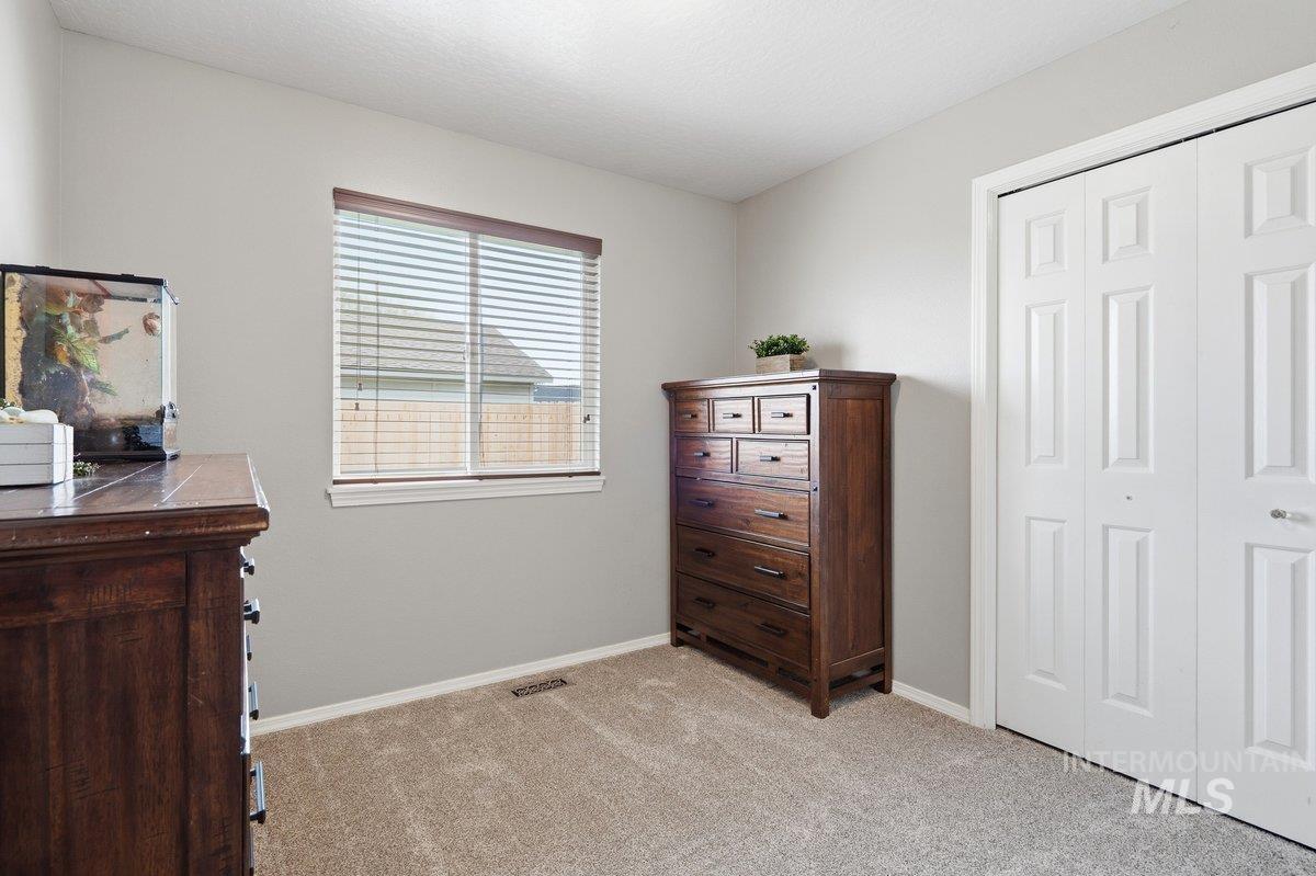 3308 Robinhood Loop, Nampa, Idaho 83687, 3 Bedrooms, 2 Bathrooms, Residential For Sale, Price $350,000, 98982400