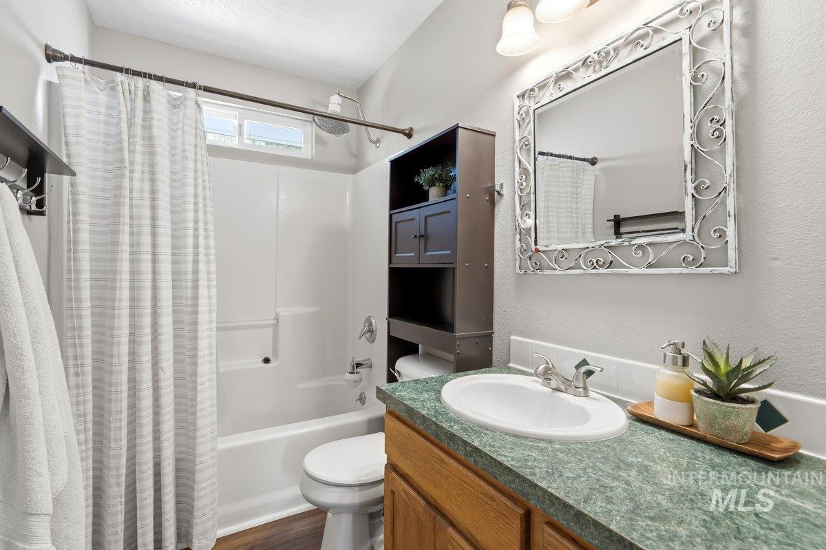 3308 Robinhood Loop, Nampa, Idaho 83687, 3 Bedrooms, 2 Bathrooms, Residential For Sale, Price $350,000, 98982400