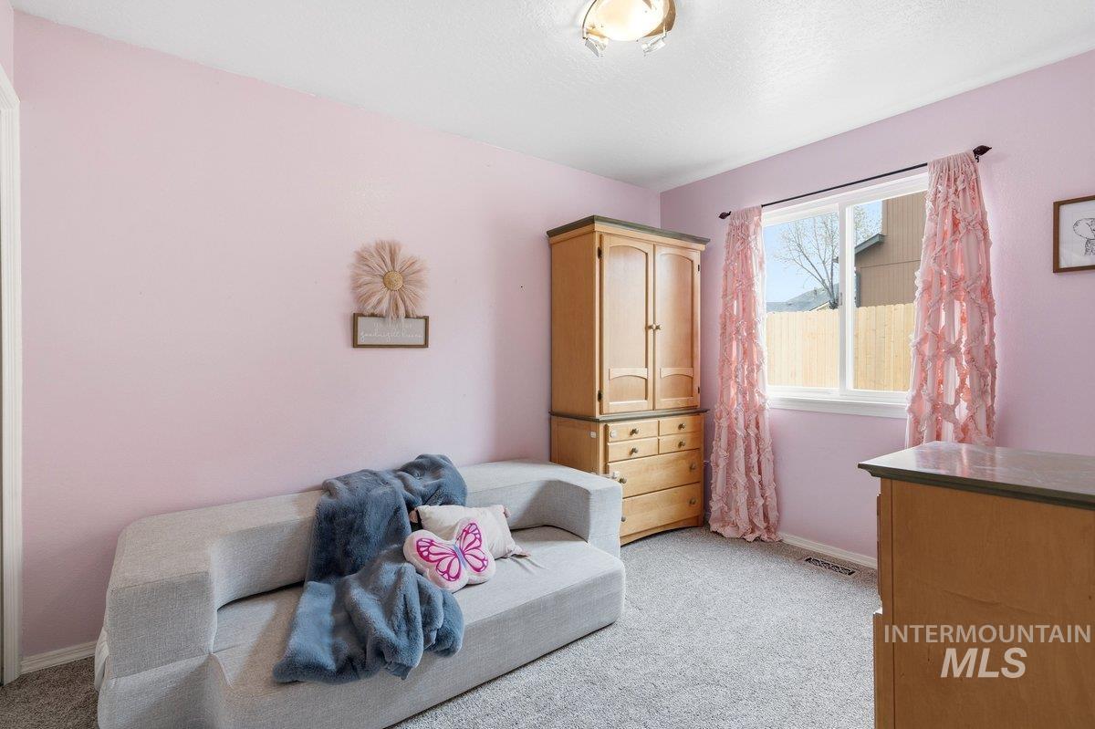 3308 Robinhood Loop, Nampa, Idaho 83687, 3 Bedrooms, 2 Bathrooms, Residential For Sale, Price $350,000, 98982400