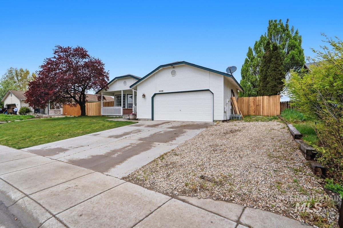 3308 Robinhood Loop, Nampa, Idaho 83687, 3 Bedrooms, 2 Bathrooms, Residential For Sale, Price $350,000, 98982400
