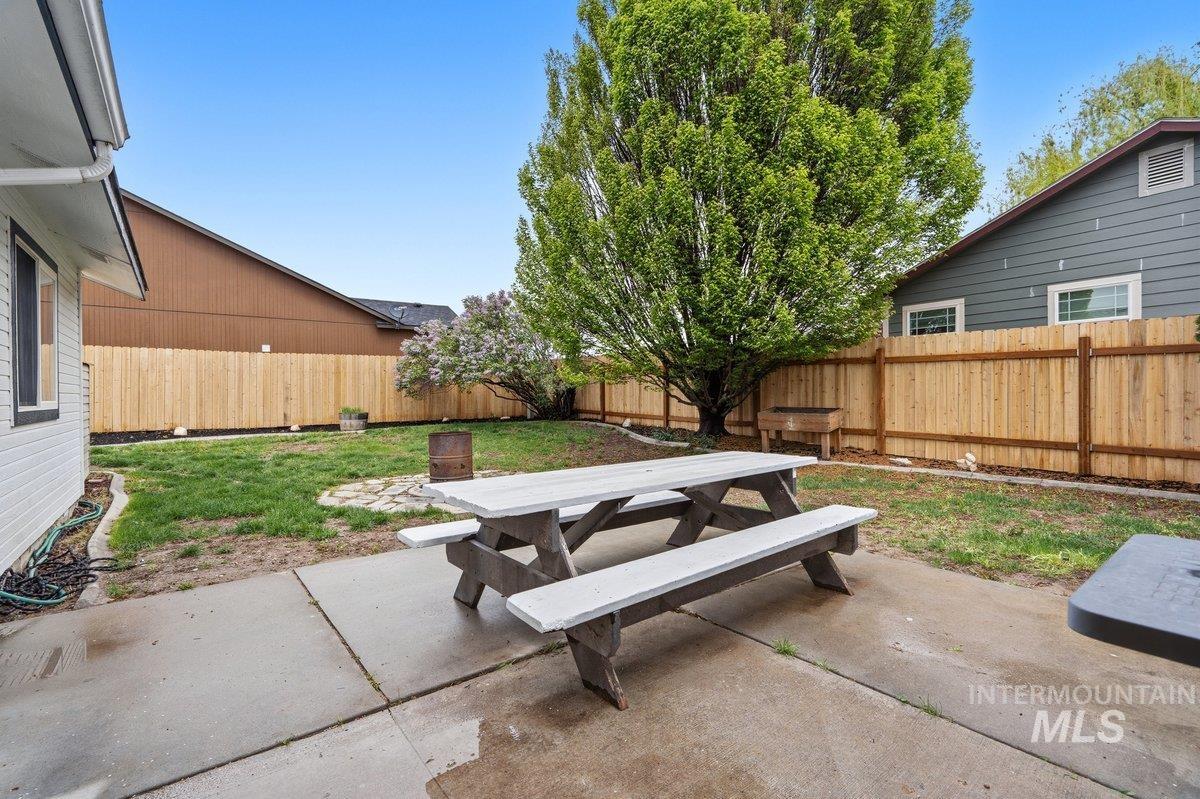 3308 Robinhood Loop, Nampa, Idaho 83687, 3 Bedrooms, 2 Bathrooms, Residential For Sale, Price $350,000, 98982400