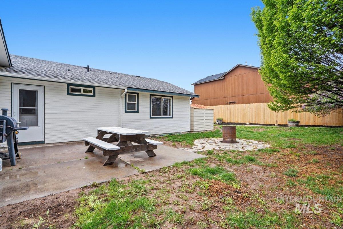 3308 Robinhood Loop, Nampa, Idaho 83687, 3 Bedrooms, 2 Bathrooms, Residential For Sale, Price $350,000, 98982400