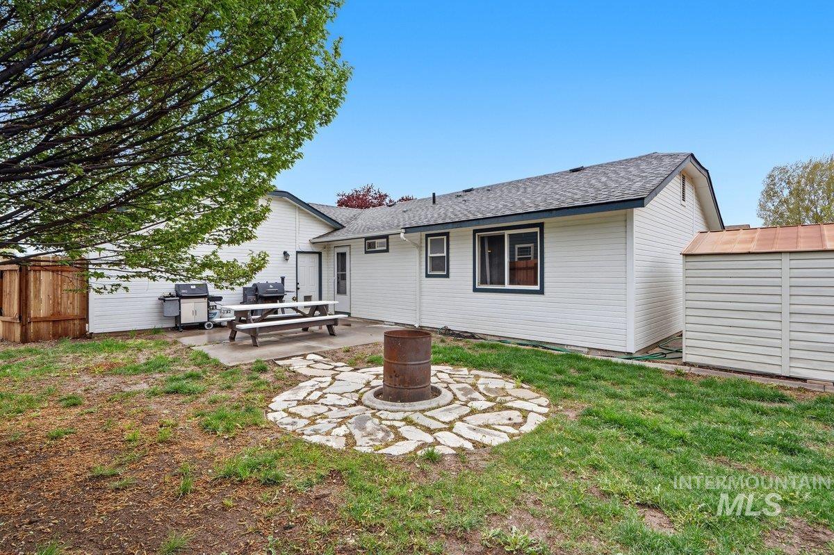 3308 Robinhood Loop, Nampa, Idaho 83687, 3 Bedrooms, 2 Bathrooms, Residential For Sale, Price $350,000, 98982400