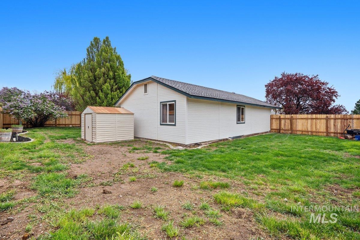 3308 Robinhood Loop, Nampa, Idaho 83687, 3 Bedrooms, 2 Bathrooms, Residential For Sale, Price $350,000, 98982400