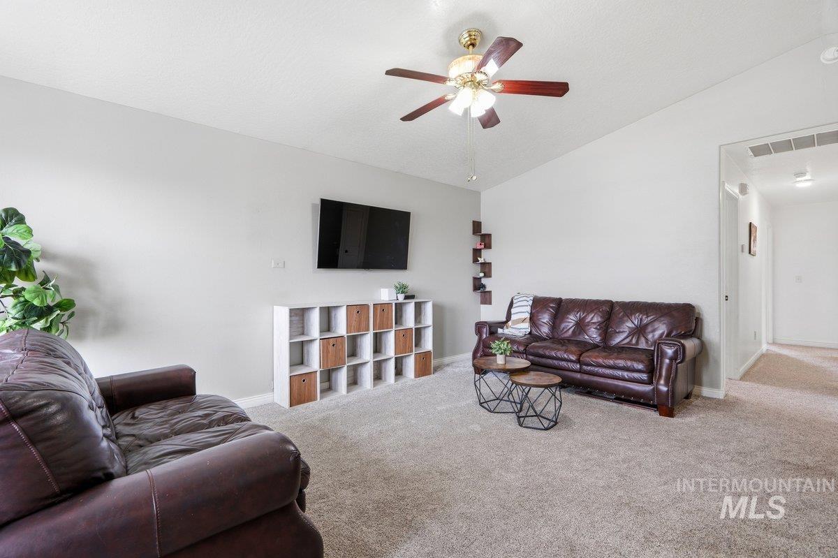 3308 Robinhood Loop, Nampa, Idaho 83687, 3 Bedrooms, 2 Bathrooms, Residential For Sale, Price $350,000, 98982400