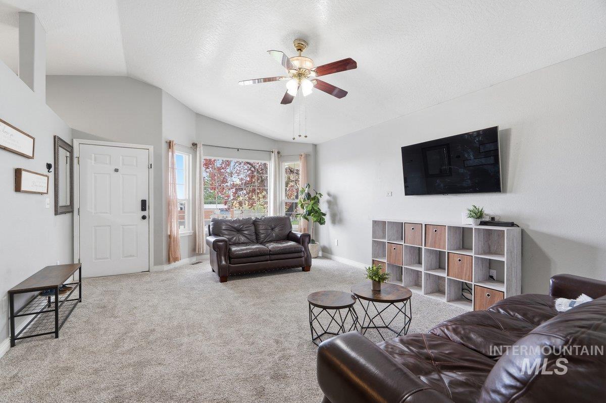 3308 Robinhood Loop, Nampa, Idaho 83687, 3 Bedrooms, 2 Bathrooms, Residential For Sale, Price $350,000, 98982400