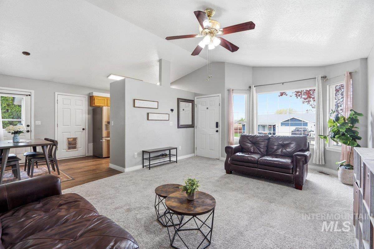 3308 Robinhood Loop, Nampa, Idaho 83687, 3 Bedrooms, 2 Bathrooms, Residential For Sale, Price $350,000, 98982400