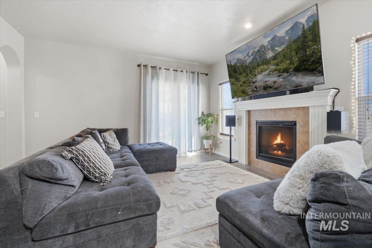 18412 Spicebush Ave, Nampa, Idaho 83687, 3 Bedrooms, 2 Bathrooms, Residential For Sale, Price $374,990,MLS 98982401