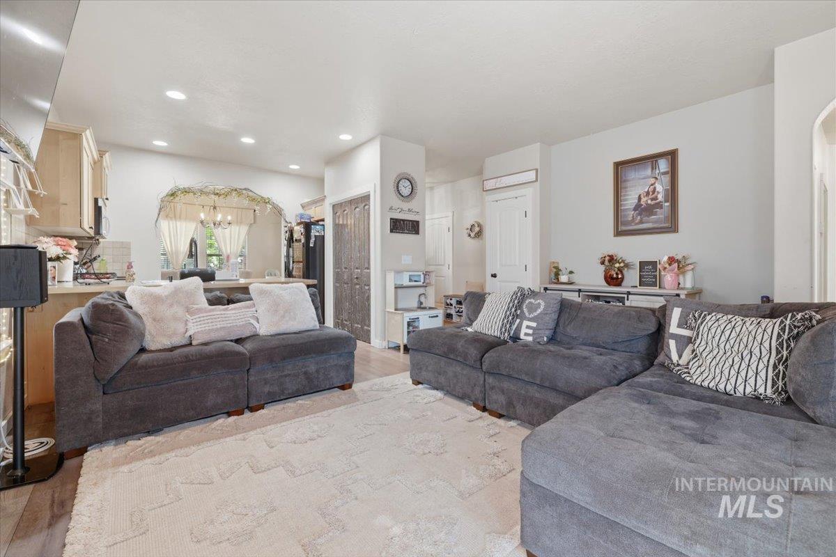 18412 Spicebush Ave, Nampa, Idaho 83687, 3 Bedrooms, 2 Bathrooms, Residential For Sale, Price $374,990,MLS 98982401