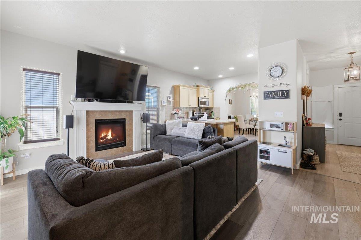 18412 Spicebush Ave, Nampa, Idaho 83687, 3 Bedrooms, 2 Bathrooms, Residential For Sale, Price $374,990,MLS 98982401