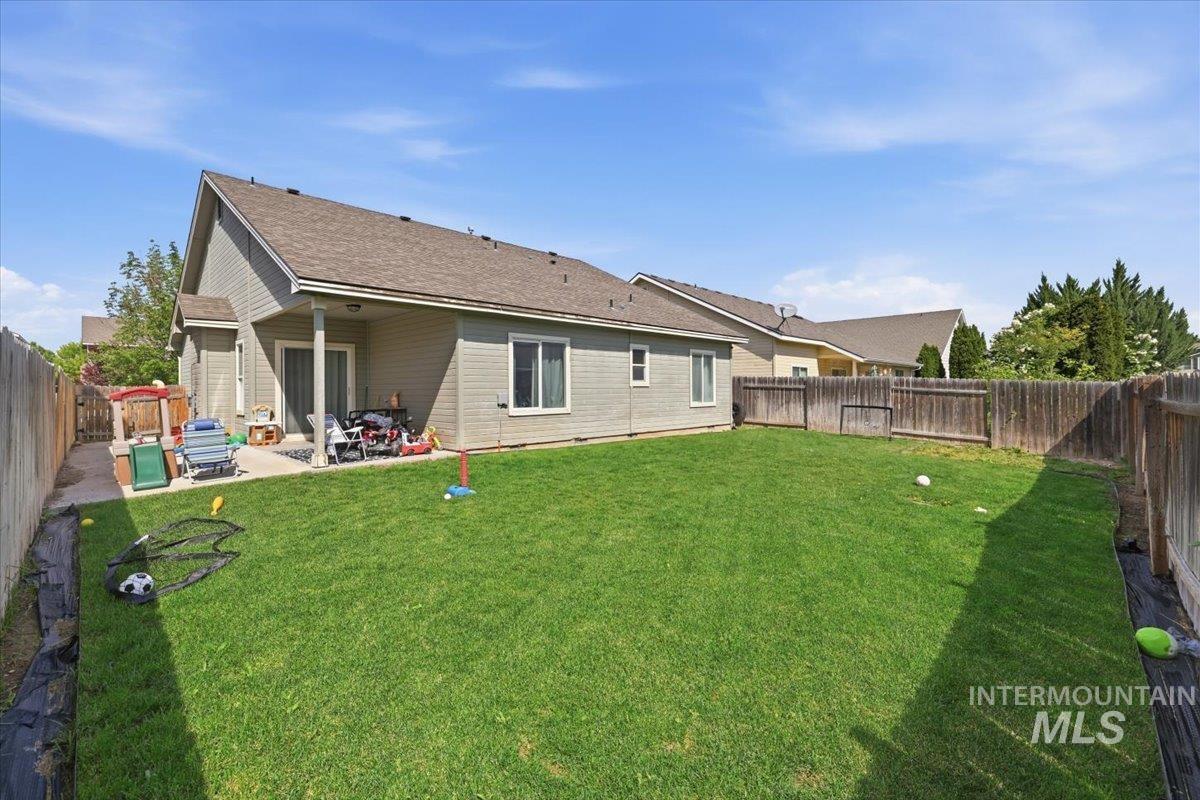18412 Spicebush Ave, Nampa, Idaho 83687, 3 Bedrooms, 2 Bathrooms, Residential For Sale, Price $374,990,MLS 98982401