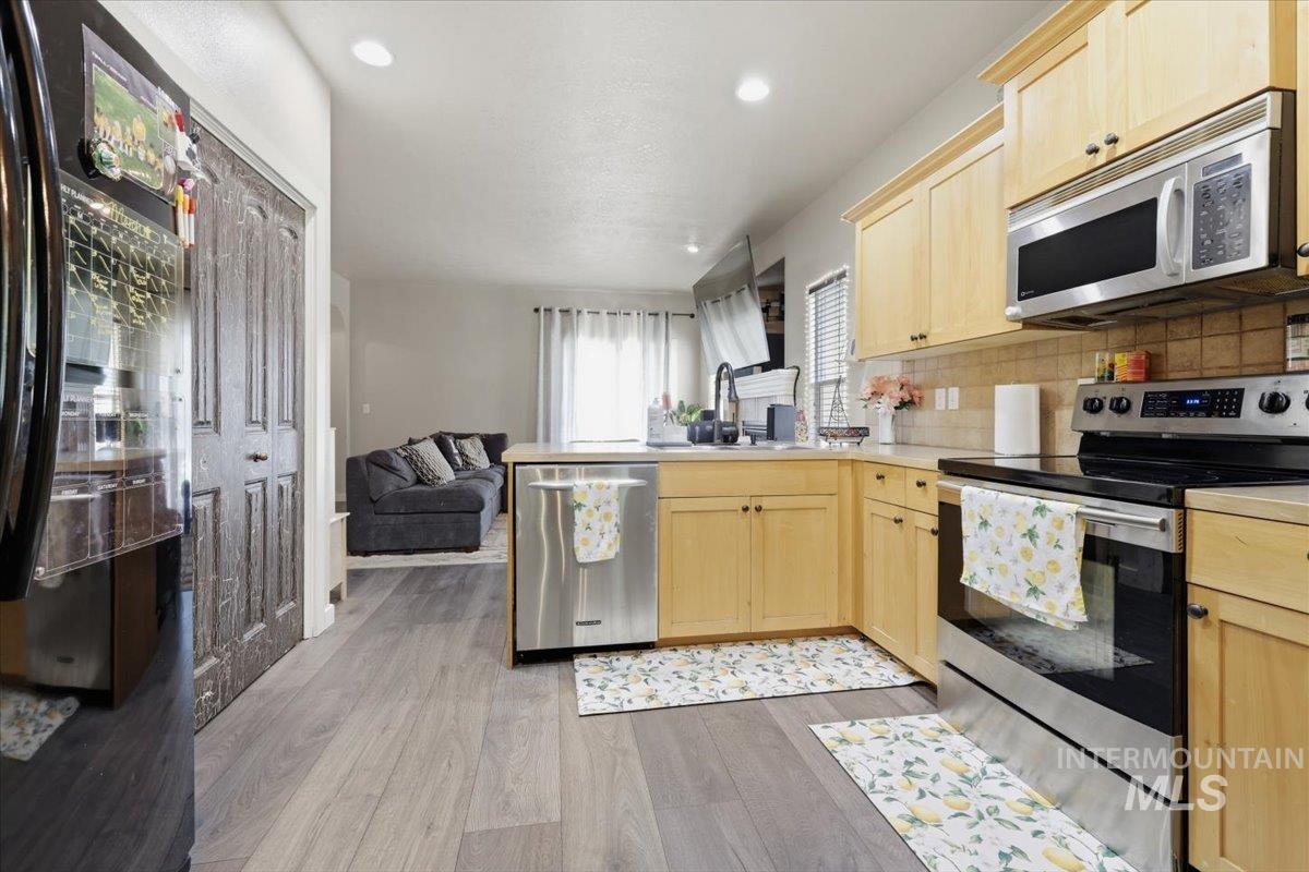 18412 Spicebush Ave, Nampa, Idaho 83687, 3 Bedrooms, 2 Bathrooms, Residential For Sale, Price $374,990,MLS 98982401