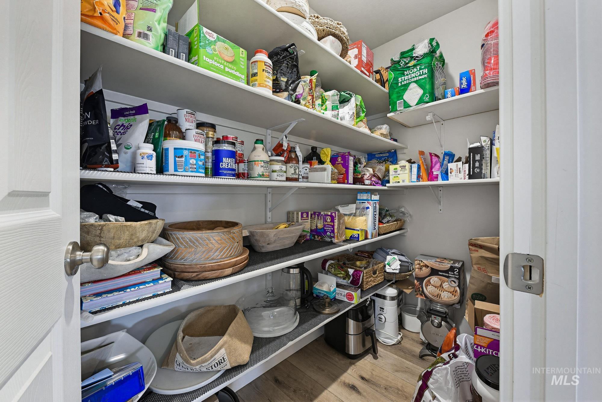 13588 S Woodwind Ave, Nampa, Idaho 83651, 5 Bedrooms, 2.5 Bathrooms, Residential For Sale, Price $525,000,MLS 98982405