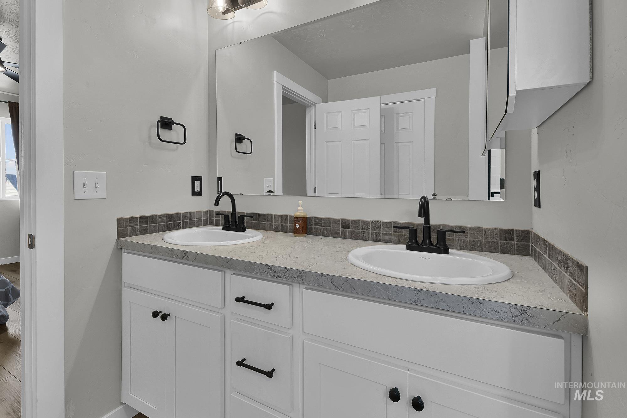 13588 S Woodwind Ave, Nampa, Idaho 83651, 5 Bedrooms, 2.5 Bathrooms, Residential For Sale, Price $525,000,MLS 98982405