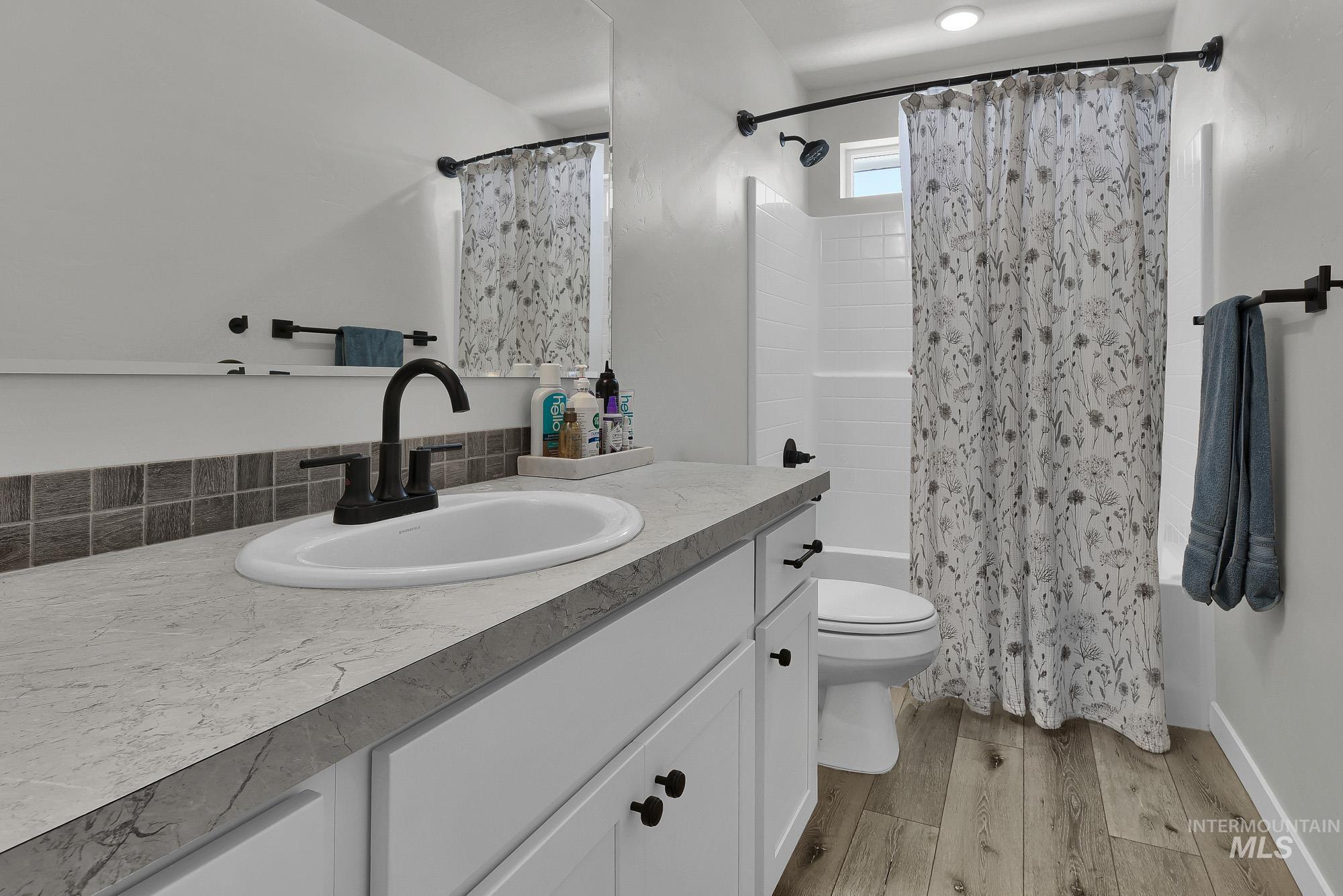 13588 S Woodwind Ave, Nampa, Idaho 83651, 5 Bedrooms, 2.5 Bathrooms, Residential For Sale, Price $525,000,MLS 98982405