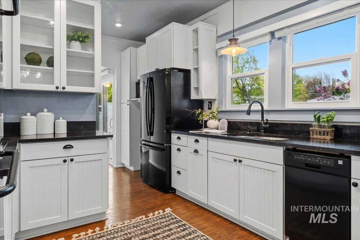 1420 Maple Avenue, Twin Falls, Idaho 83301, 3 Bedrooms, 2 Bathrooms, Residential For Sale, Price $329,900, 98982408