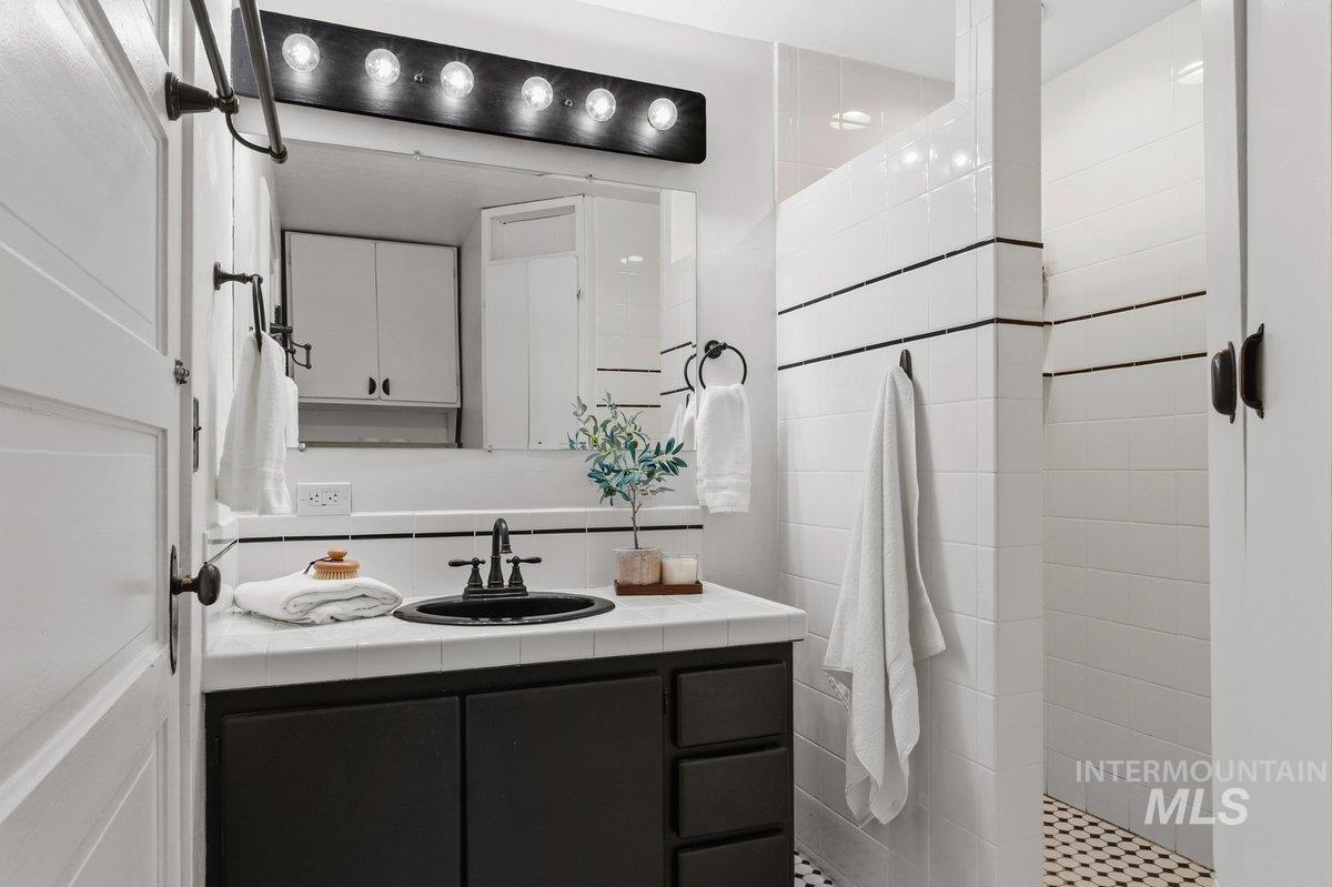 1420 Maple Avenue, Twin Falls, Idaho 83301, 3 Bedrooms, 2 Bathrooms, Residential For Sale, Price $329,900, 98982408