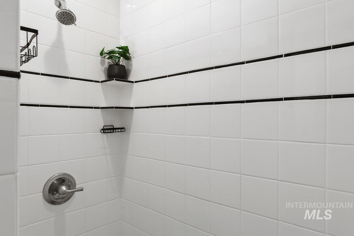 1420 Maple Avenue, Twin Falls, Idaho 83301, 3 Bedrooms, 2 Bathrooms, Residential For Sale, Price $329,900, 98982408