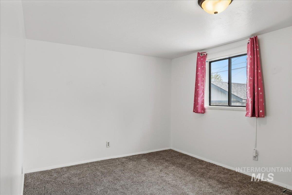 1420 Maple Avenue, Twin Falls, Idaho 83301, 3 Bedrooms, 2 Bathrooms, Residential For Sale, Price $329,900, 98982408