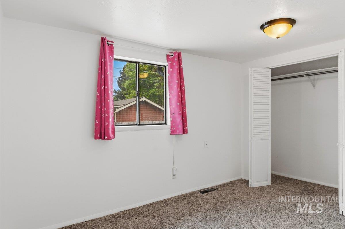 1420 Maple Avenue, Twin Falls, Idaho 83301, 3 Bedrooms, 2 Bathrooms, Residential For Sale, Price $329,900, 98982408