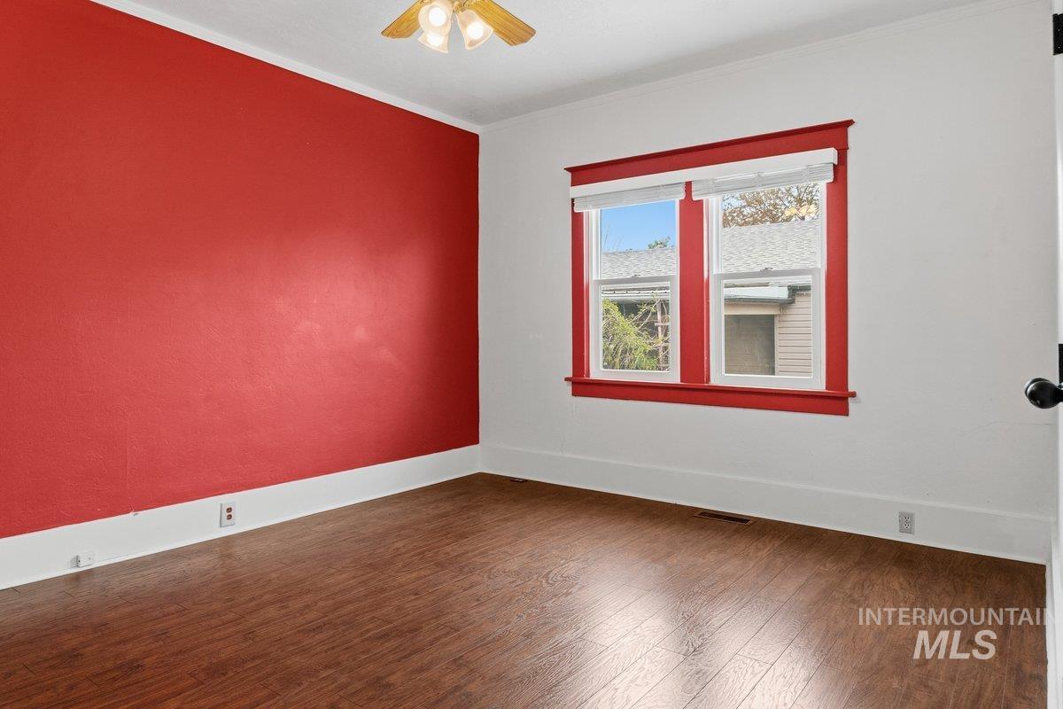 1420 Maple Avenue, Twin Falls, Idaho 83301, 3 Bedrooms, 2 Bathrooms, Residential For Sale, Price $329,900, 98982408