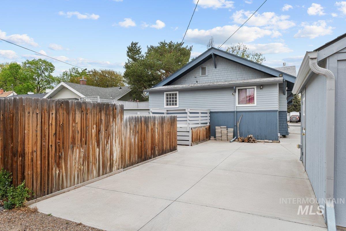 1420 Maple Avenue, Twin Falls, Idaho 83301, 3 Bedrooms, 2 Bathrooms, Residential For Sale, Price $329,900, 98982408