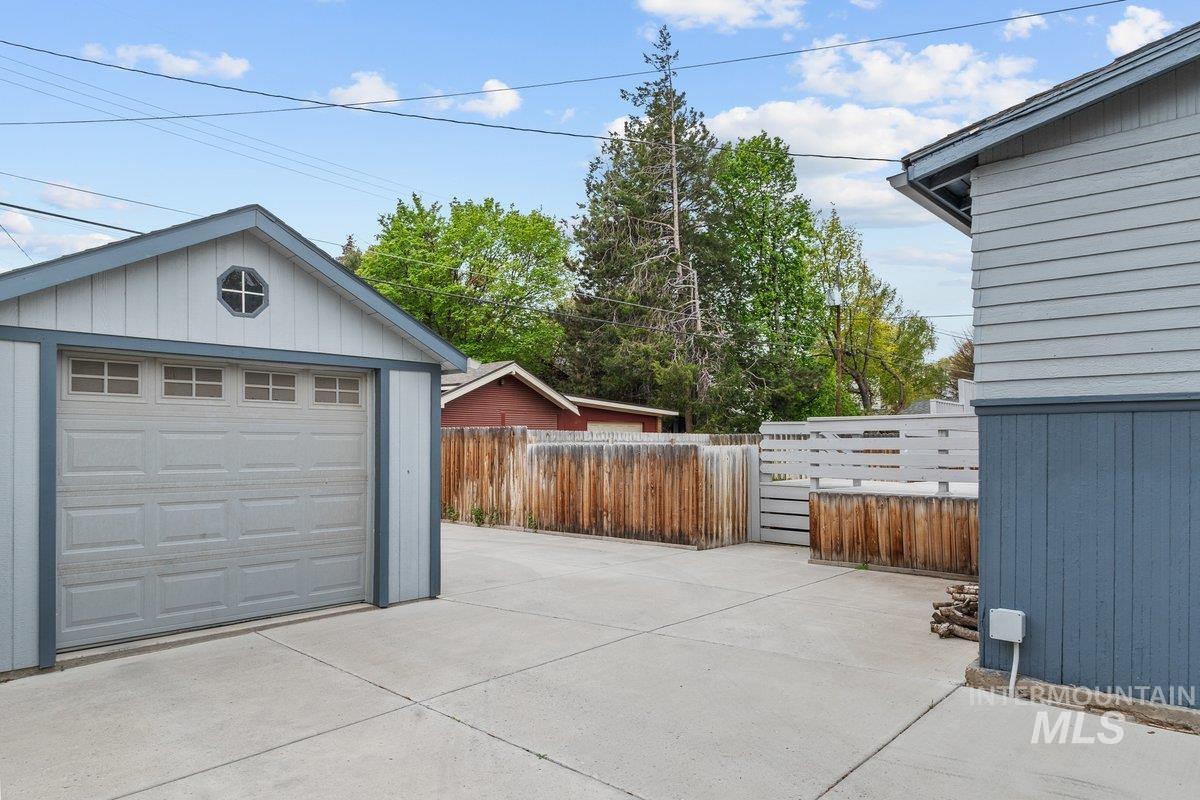 1420 Maple Avenue, Twin Falls, Idaho 83301, 3 Bedrooms, 2 Bathrooms, Residential For Sale, Price $329,900, 98982408