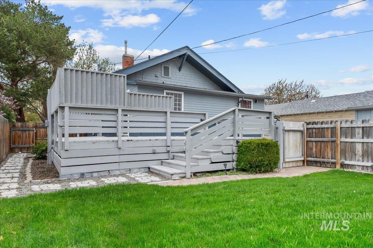 1420 Maple Avenue, Twin Falls, Idaho 83301, 3 Bedrooms, 2 Bathrooms, Residential For Sale, Price $329,900, 98982408