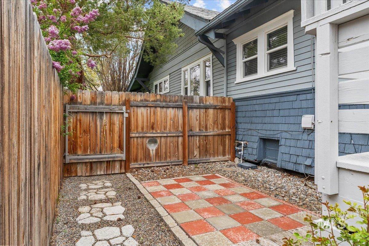 1420 Maple Avenue, Twin Falls, Idaho 83301, 3 Bedrooms, 2 Bathrooms, Residential For Sale, Price $329,900, 98982408