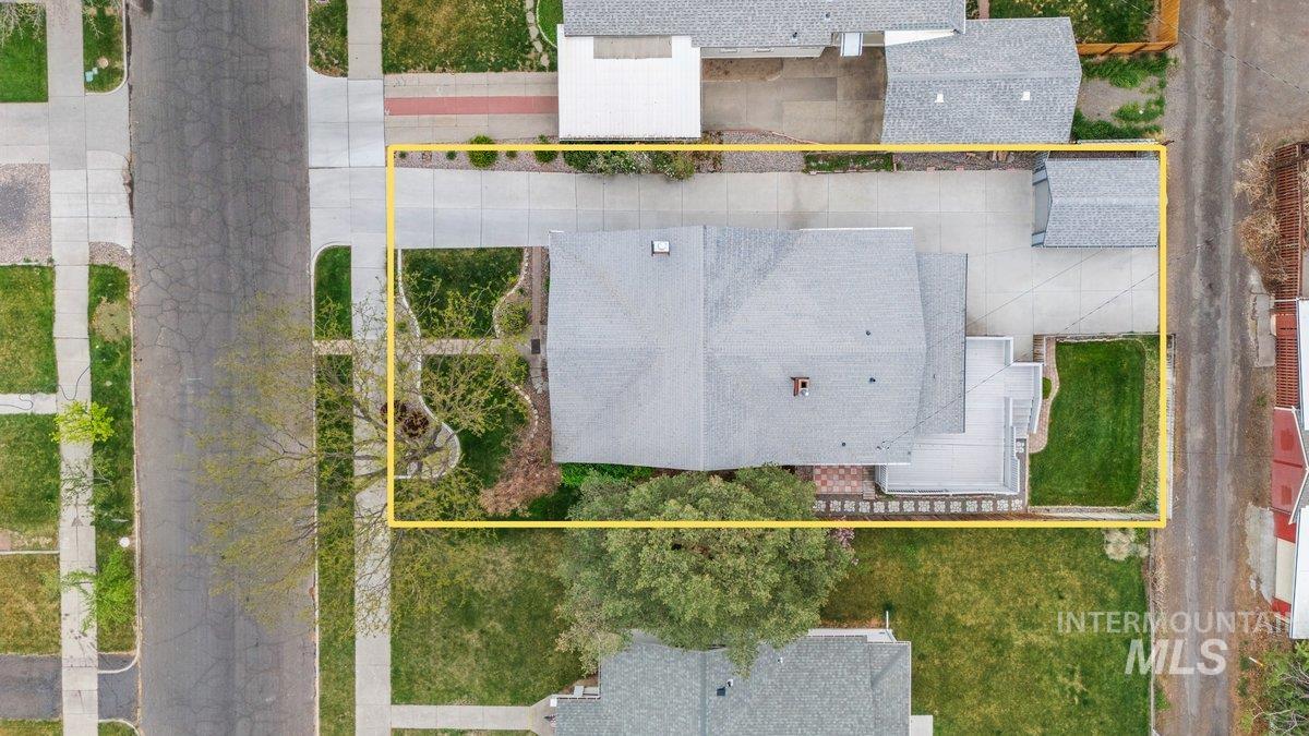 1420 Maple Avenue, Twin Falls, Idaho 83301, 3 Bedrooms, 2 Bathrooms, Residential For Sale, Price $329,900, 98982408