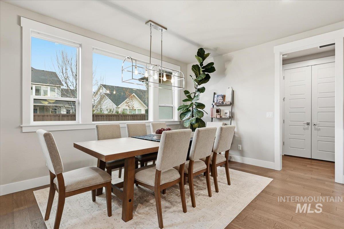 4240 W Sunny Cove, Meridian, Idaho 83646, 4 Bedrooms, 2.5 Bathrooms, Residential For Sale, Price $799,500,MLS 98982409