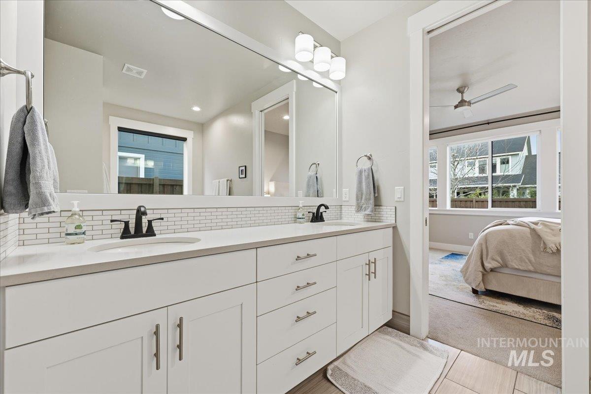 4240 W Sunny Cove, Meridian, Idaho 83646, 4 Bedrooms, 2.5 Bathrooms, Residential For Sale, Price $799,500,MLS 98982409