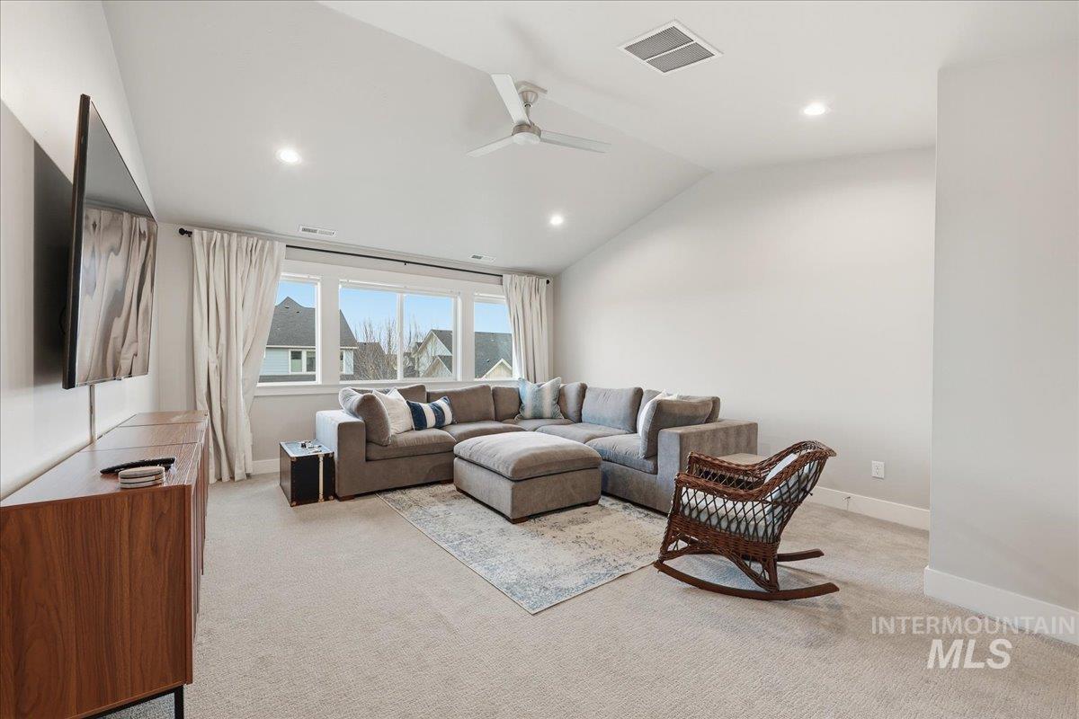 4240 W Sunny Cove, Meridian, Idaho 83646, 4 Bedrooms, 2.5 Bathrooms, Residential For Sale, Price $799,500,MLS 98982409