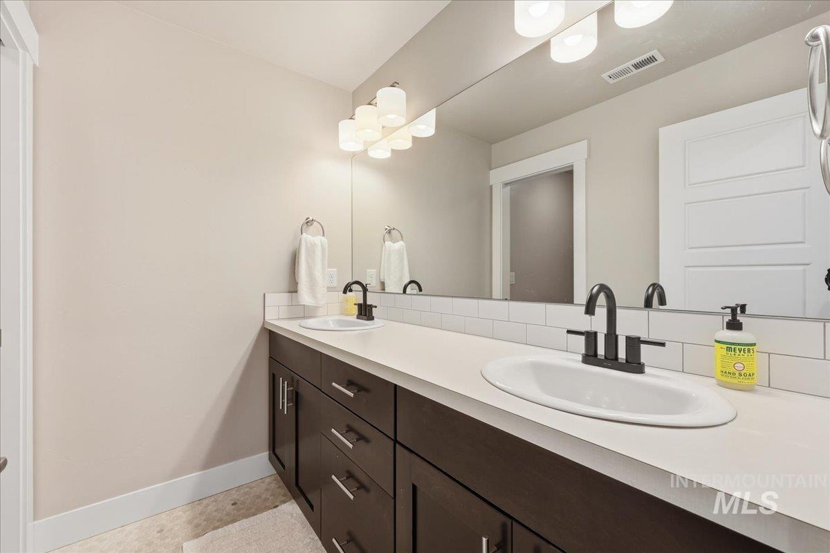 4240 W Sunny Cove, Meridian, Idaho 83646, 4 Bedrooms, 2.5 Bathrooms, Residential For Sale, Price $799,500,MLS 98982409