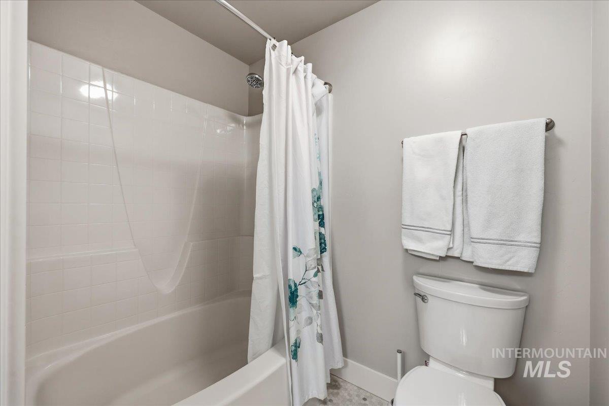 4240 W Sunny Cove, Meridian, Idaho 83646, 4 Bedrooms, 2.5 Bathrooms, Residential For Sale, Price $799,500,MLS 98982409