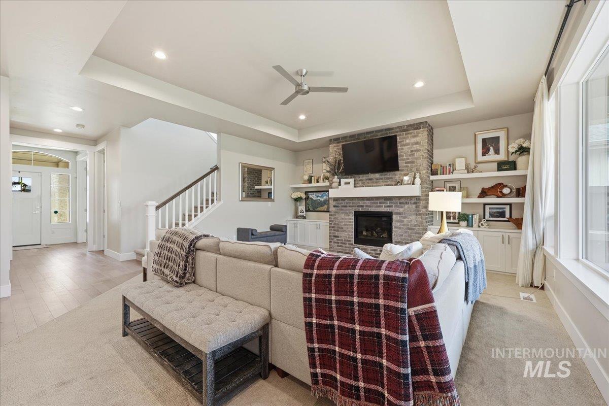 4240 W Sunny Cove, Meridian, Idaho 83646, 4 Bedrooms, 2.5 Bathrooms, Residential For Sale, Price $799,500,MLS 98982409
