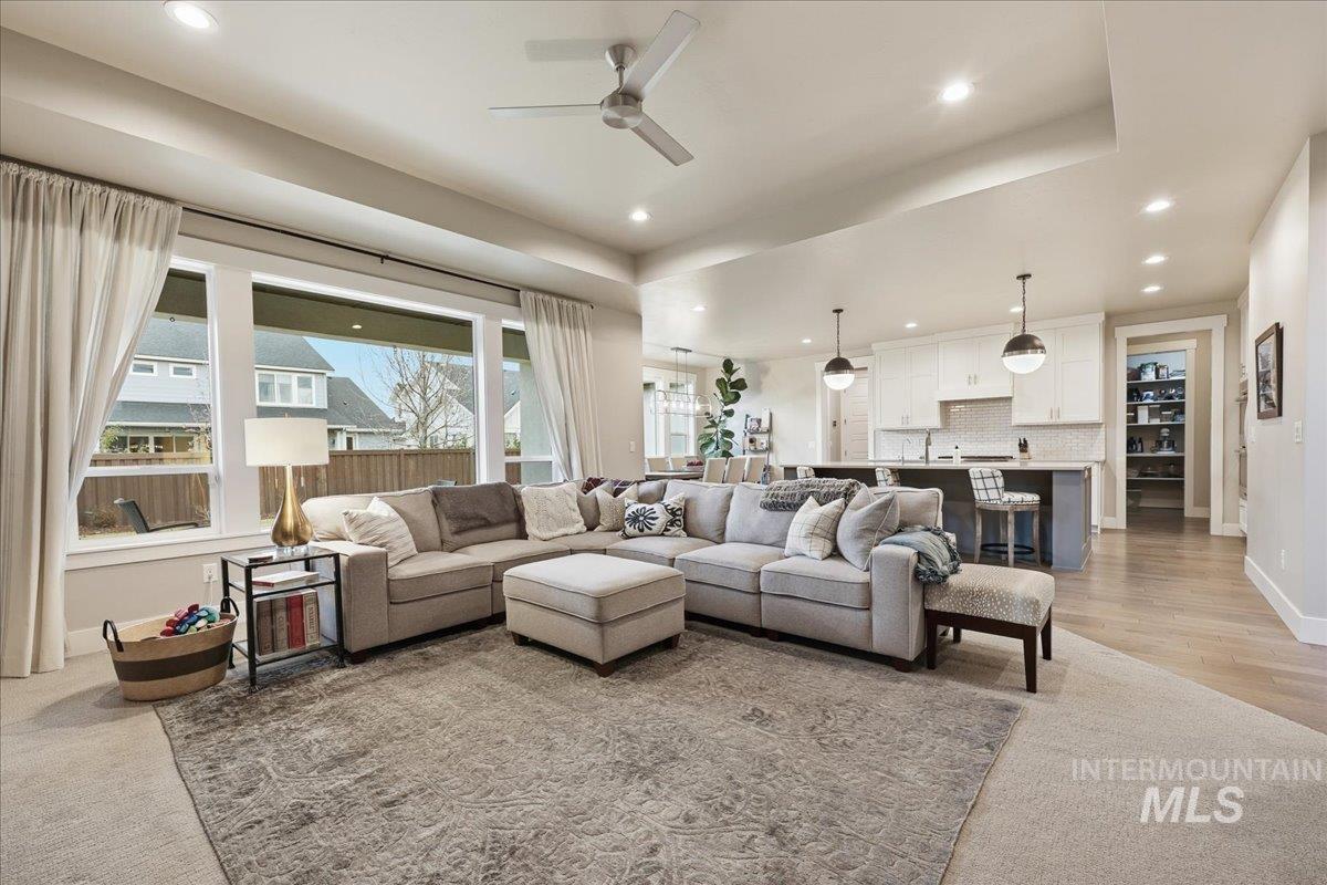 4240 W Sunny Cove, Meridian, Idaho 83646, 4 Bedrooms, 2.5 Bathrooms, Residential For Sale, Price $799,500,MLS 98982409