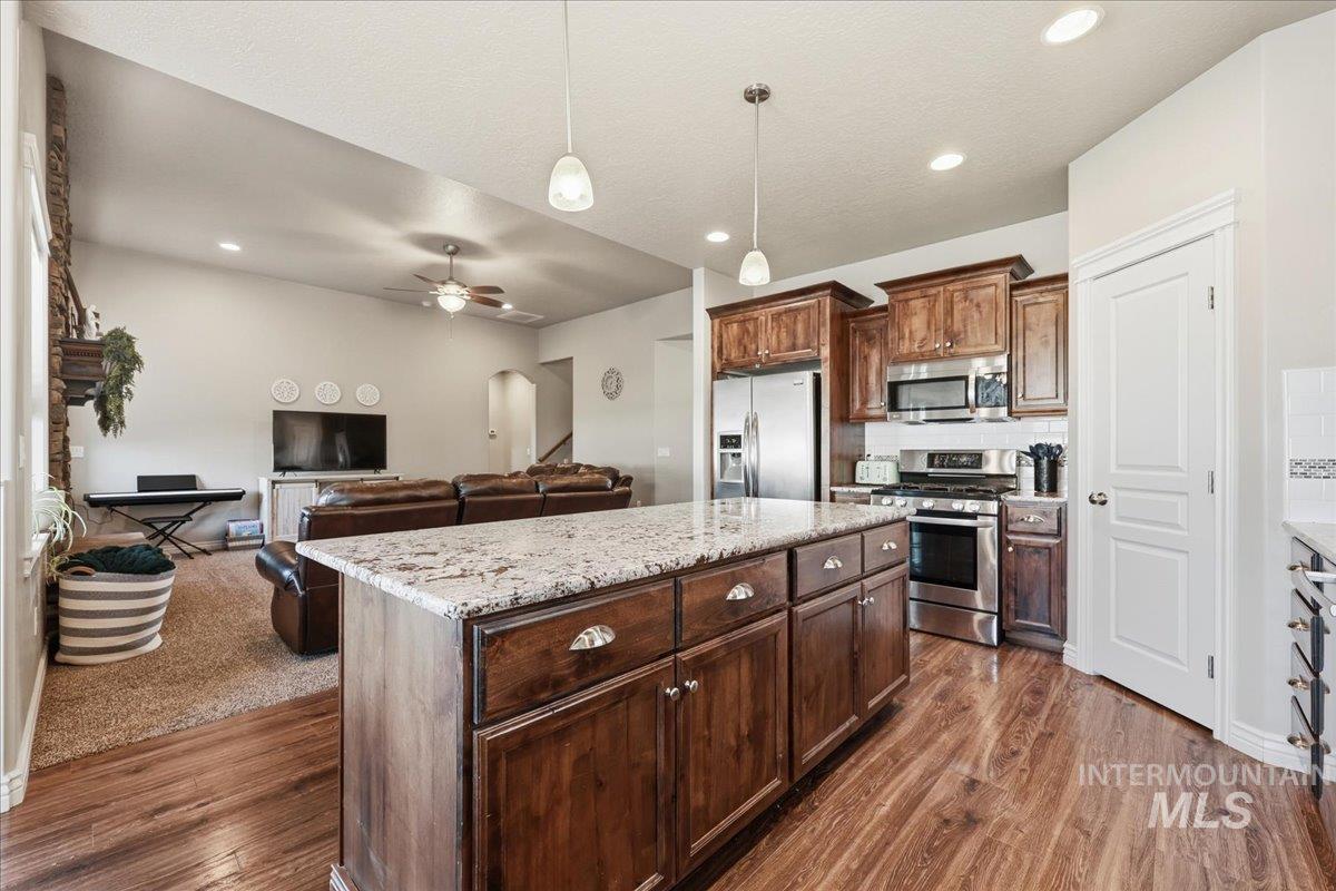 9508 W Ringle Creek St, Star, Idaho 83669, 4 Bedrooms, 3 Bathrooms, Residential For Sale, Price $709,900,MLS 98982411