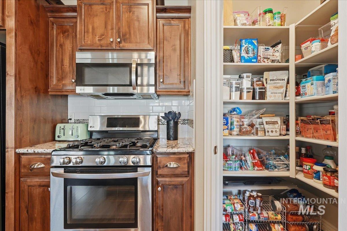 9508 W Ringle Creek St, Star, Idaho 83669, 4 Bedrooms, 3 Bathrooms, Residential For Sale, Price $709,900,MLS 98982411