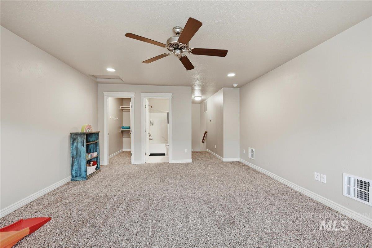 9508 W Ringle Creek St, Star, Idaho 83669, 4 Bedrooms, 3 Bathrooms, Residential For Sale, Price $709,900,MLS 98982411