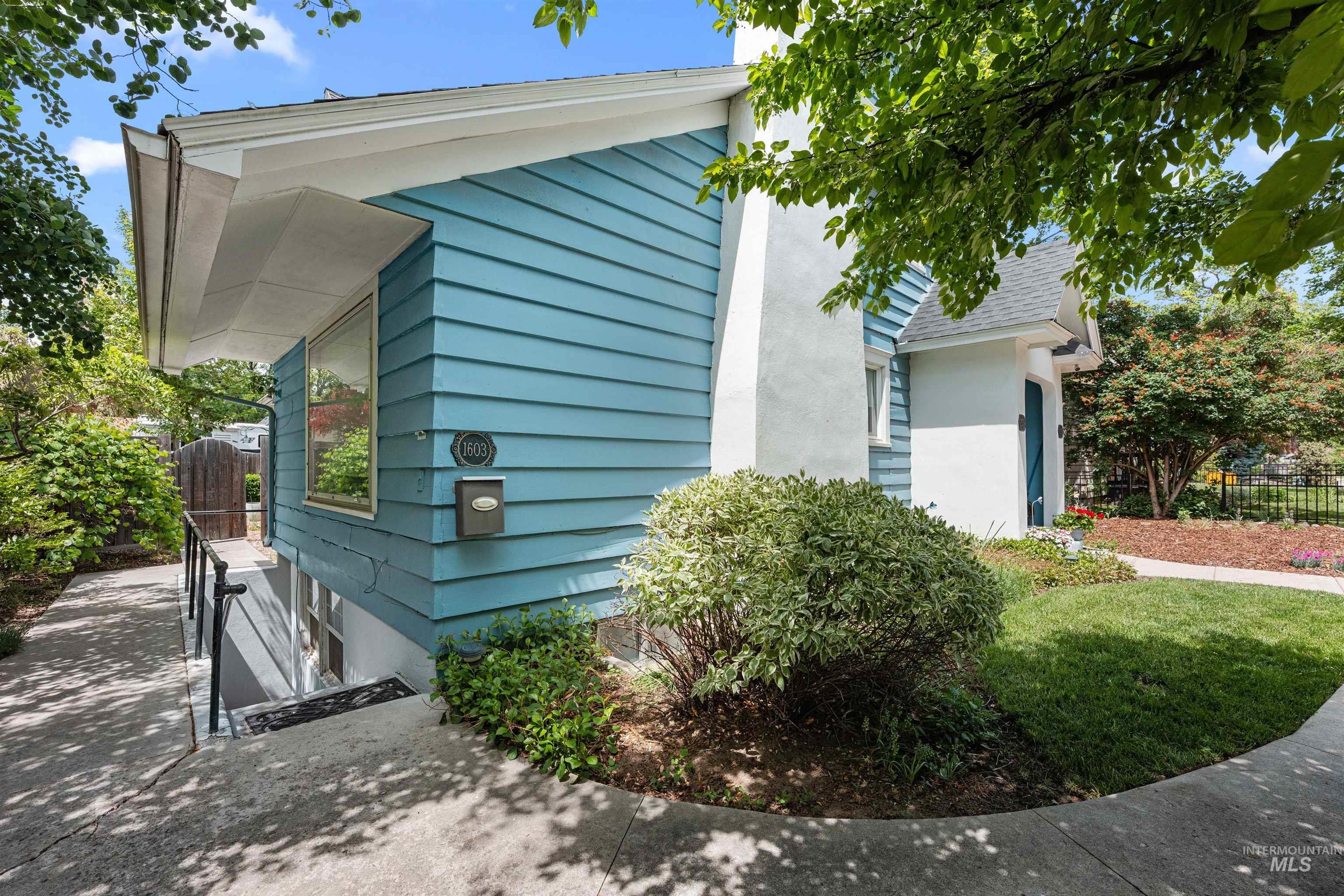 1605 N 11th St, Boise, Idaho 83702, 2 Bedrooms, 1 Bathroom, Residential Income For Sale, Price $949,900, 98982414