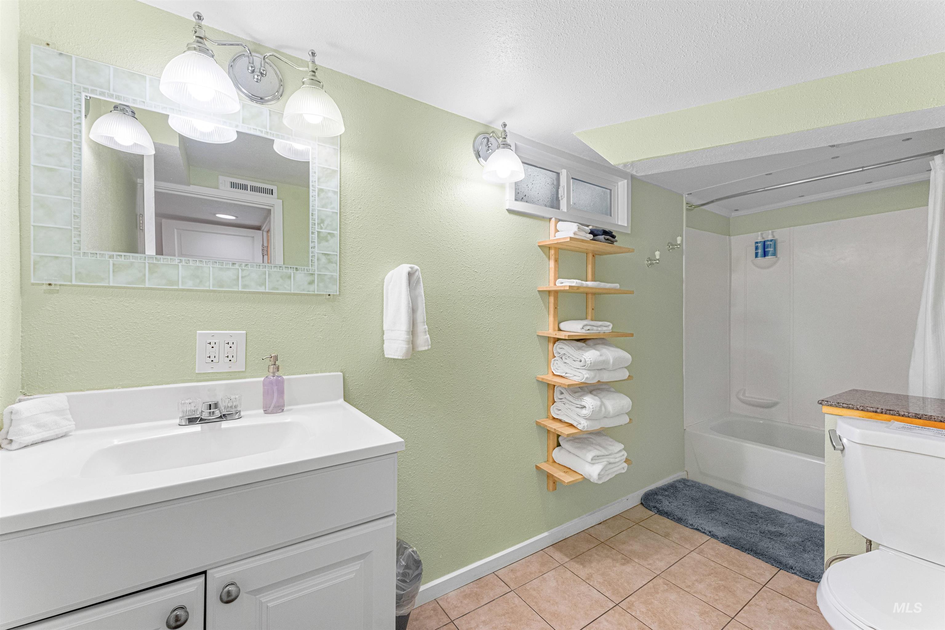 1605 N 11th St, Boise, Idaho 83702, 2 Bedrooms, 1 Bathroom, Residential Income For Sale, Price $949,900, 98982414