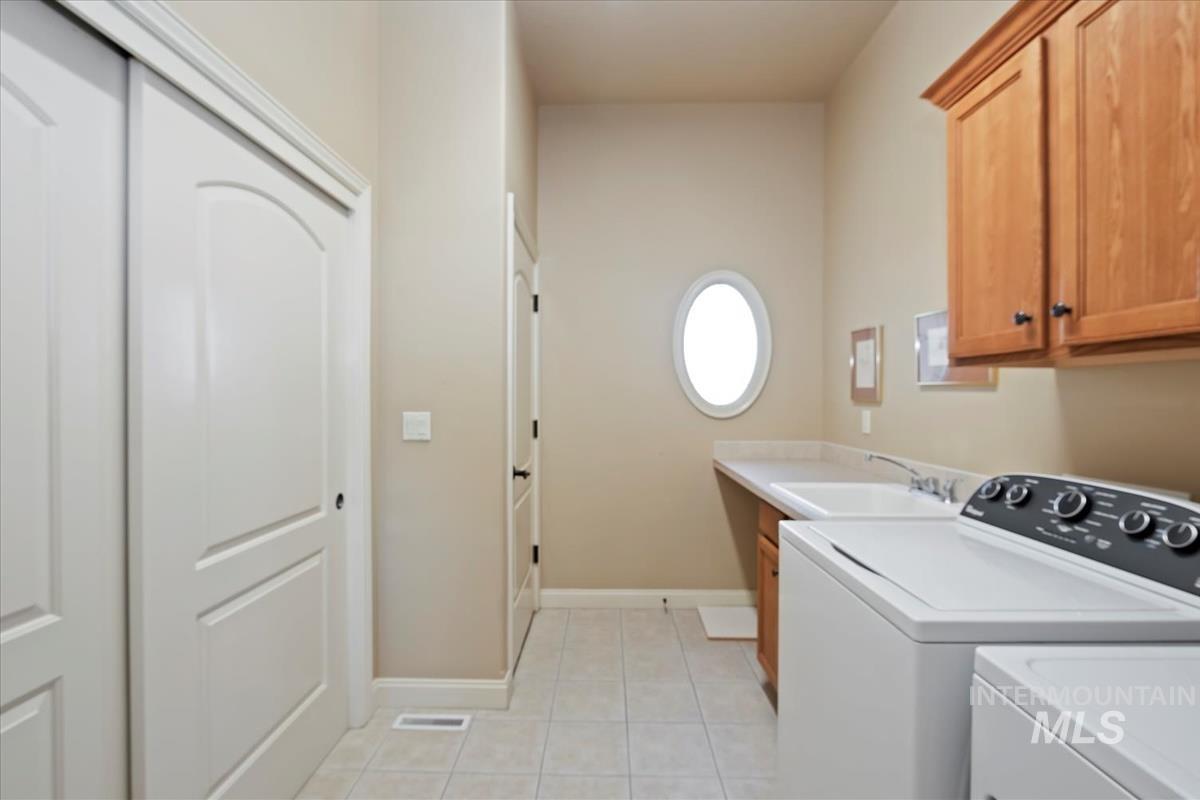 2804 S Island Dr, Nampa, Idaho 83686-4912, 4 Bedrooms, 2.5 Bathrooms, Residential For Sale, Price $699,900, 98982428