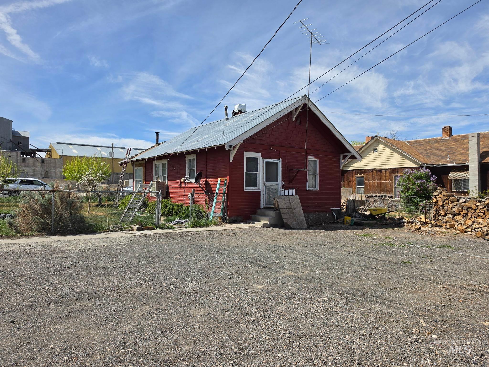 228 8Th Ave S, Buhl, Idaho 83316, 2 Bedrooms, 1 Bathroom, Residential For Sale, Price $130,000, 98982431