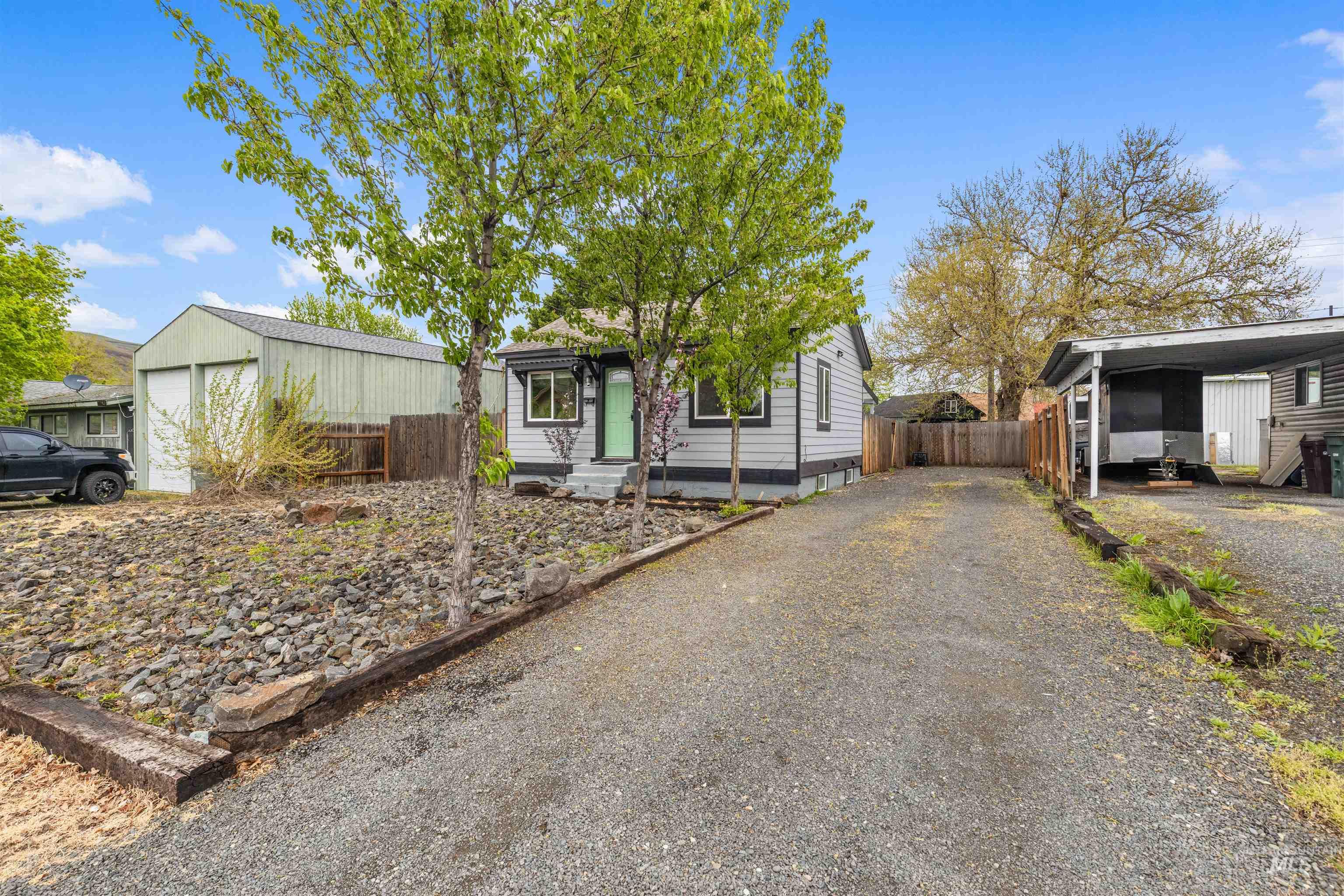 609 10th St, Clarkston, Washington 99403, 2 Bedrooms, 2 Bathrooms, Residential For Sale, Price $249,999, 98982437