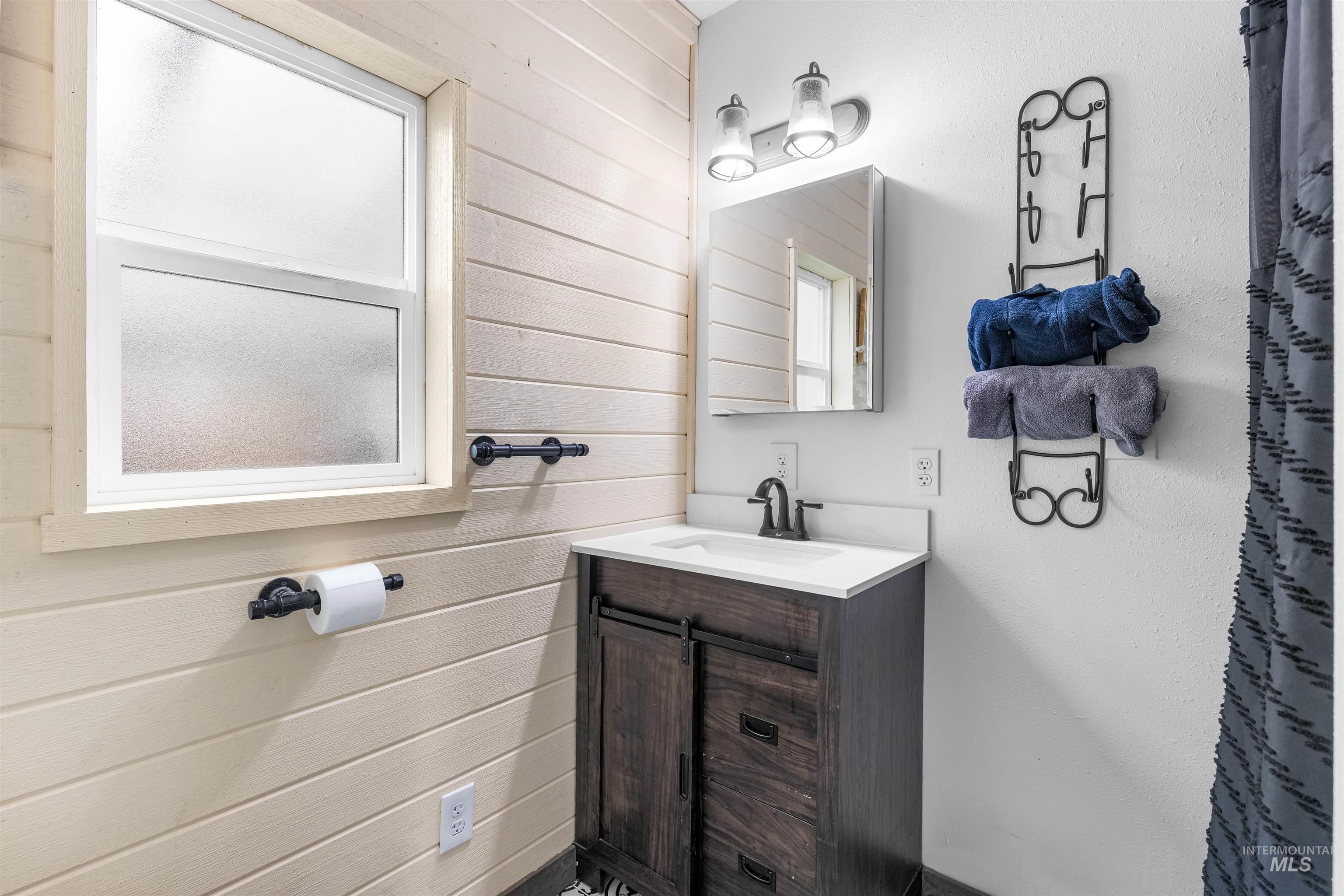 609 10th St, Clarkston, Washington 99403, 2 Bedrooms, 2 Bathrooms, Residential For Sale, Price $249,999, 98982437