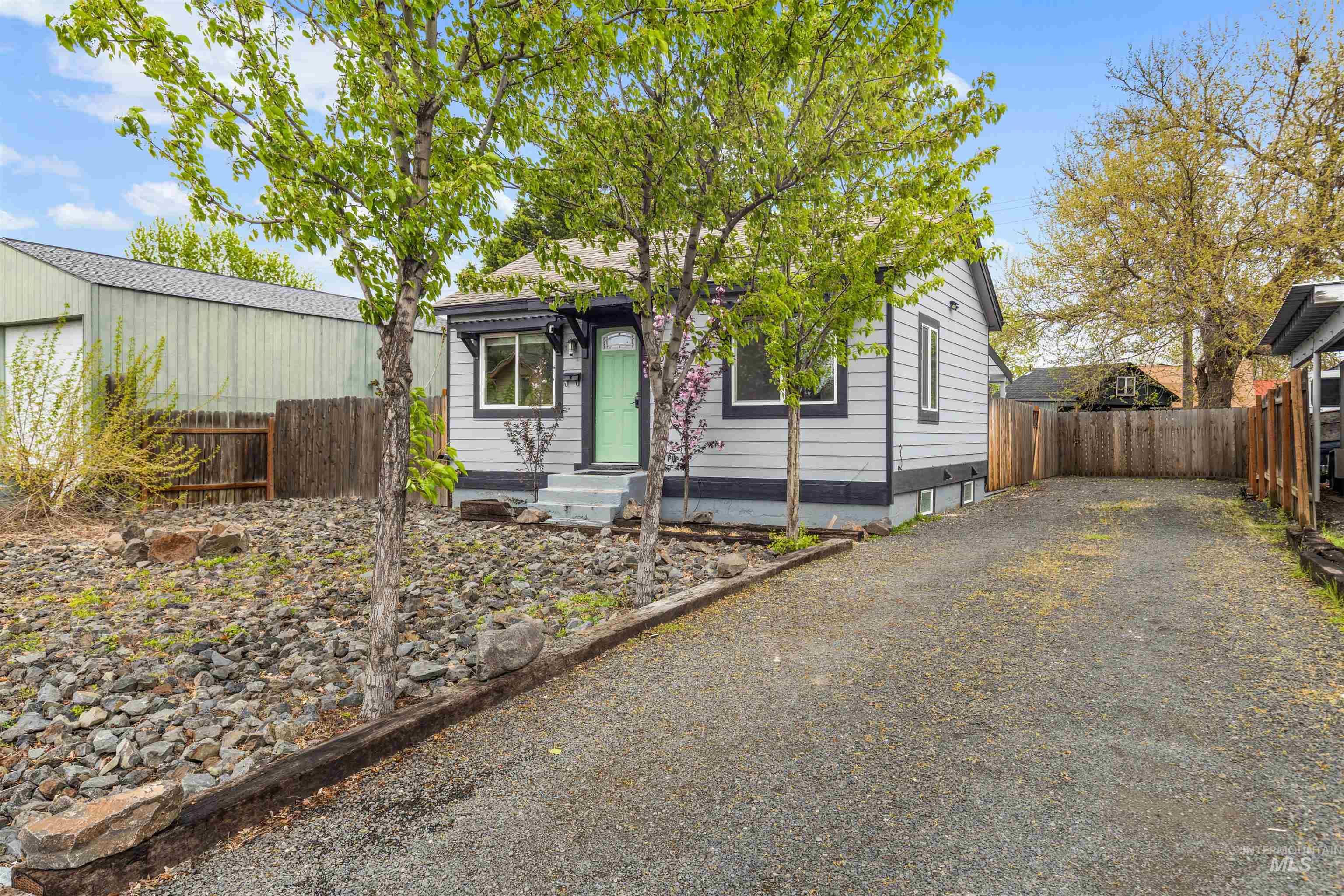 609 10th St, Clarkston, Washington 99403, 2 Bedrooms, 2 Bathrooms, Residential For Sale, Price $249,999, 98982437