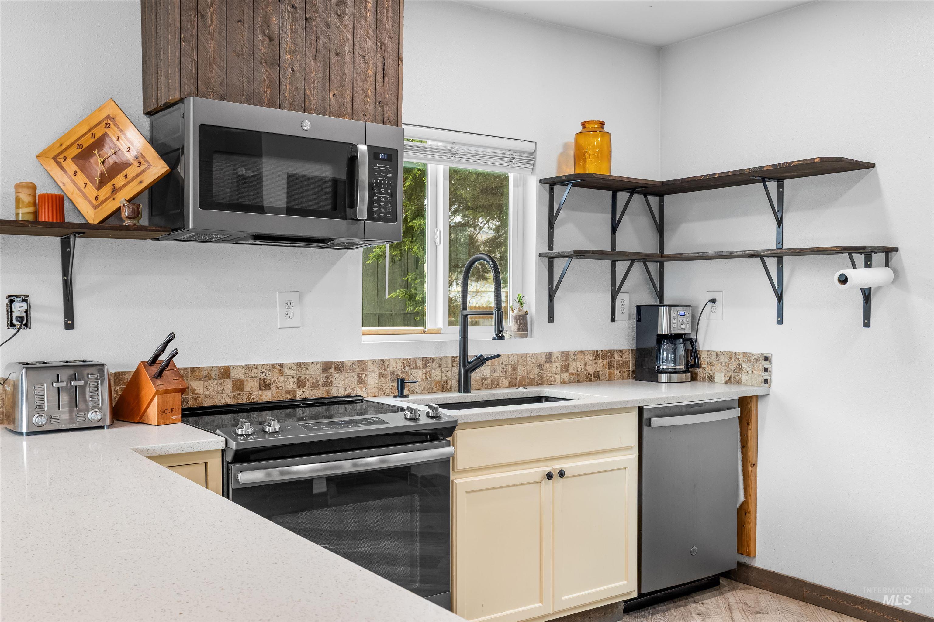 609 10th St, Clarkston, Washington 99403, 2 Bedrooms, 2 Bathrooms, Residential For Sale, Price $249,999, 98982437