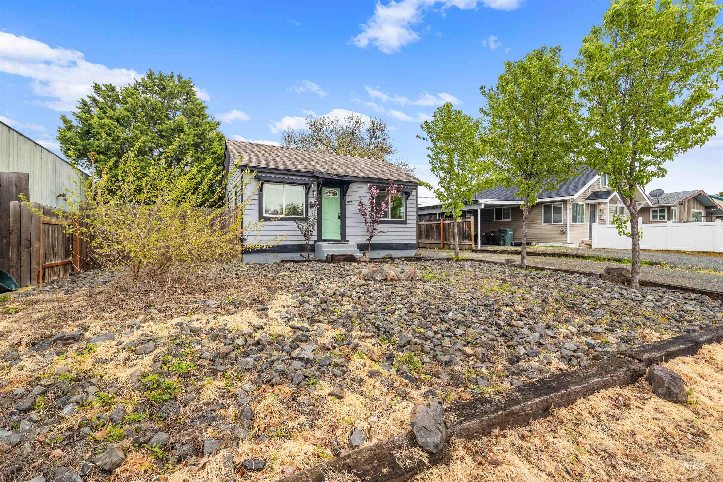 609 10th St, Clarkston, Washington 99403, 2 Bedrooms, 2 Bathrooms, Residential For Sale, Price $249,999, 98982437